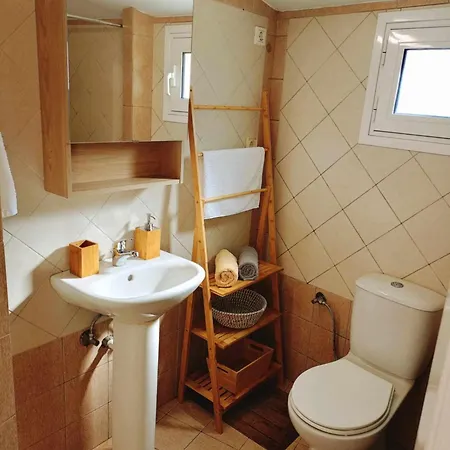 Jenny Sam Renovated House For 5 Near Center And Be Skiathos