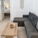 Dom wakacyjny Jenny Sam Renovated House For 5 Near Center And Be Skiatos